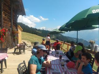 Rando journee panoramique avec repas savoyard à l'alpage face au Mont Blanc
