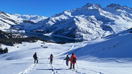 Randonnée raquettes à la journée au Lac de Roselend