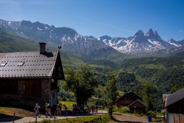 Montée aux Aiguilles d'Arves