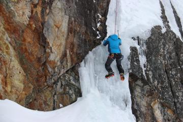 Escalade sur glace avec le Bureau des Guides