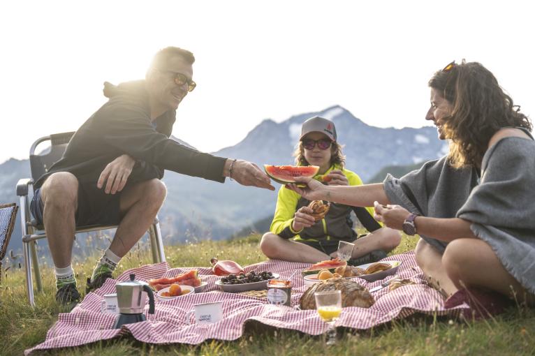 Les secrets d'un pique-nique réussi en montagne 