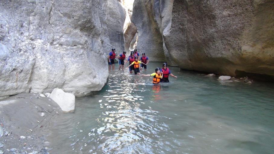 Rafting en famille dans les Alpes : sensations fortes et souvenirs garantis