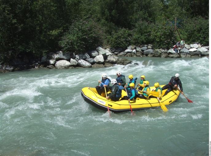 Rafting en famille dans les Alpes : sensations fortes et souvenirs garantis