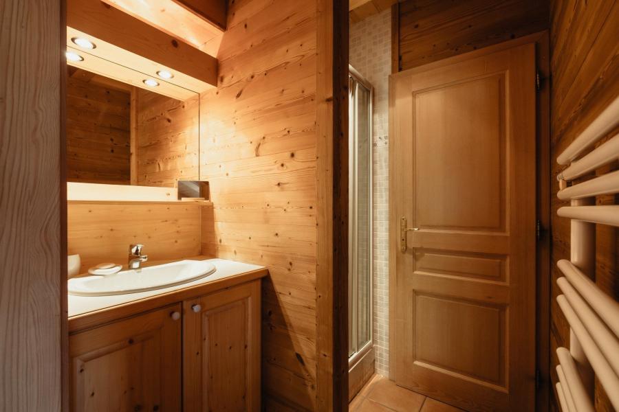 Vacanze in montagna Chalet semi-individuale 4 stanze con mezzanino per 6 persone (ALP1B2) - Alpins 1 - La Clusaz - Bagno con doccia