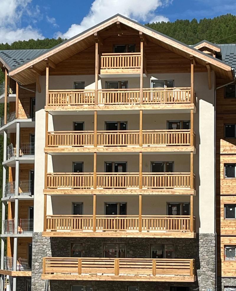 Rent in ski resort ARYA - Living Stone - Vars - Summer outside