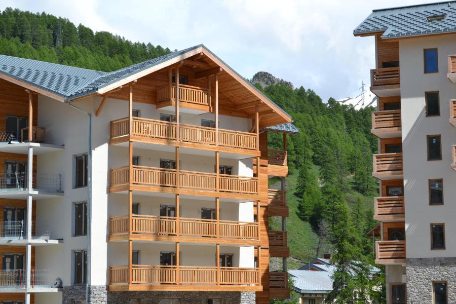 Rent in ski resort ARYA - Living Stone - Vars - Summer outside