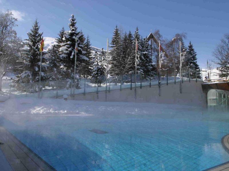 Holiday in mountain resort Baikonour - Le Corbier - Swimming pool