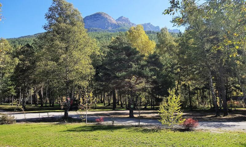 Vacaciones en montaña Camping Caravaneige L'Iscle de Prelles - Saint-Martin-de-Queyrières - Verano