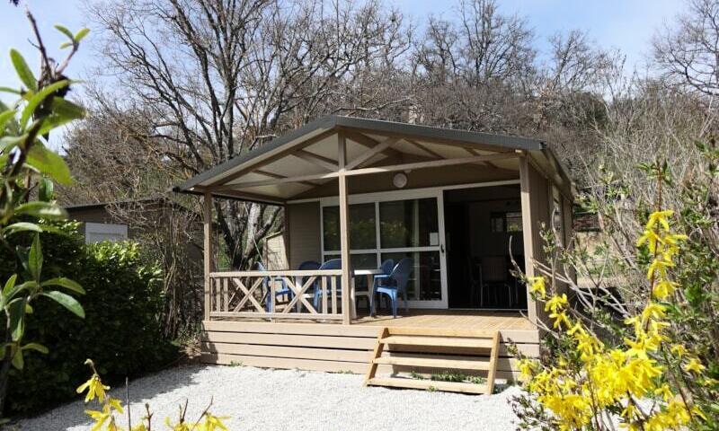 Vakantie in de bergen Chalet 3 kamers 5 personen (Confort 28m²) - Camping Flower la Beaume - Esparron-de-Verdon - Buiten zomer