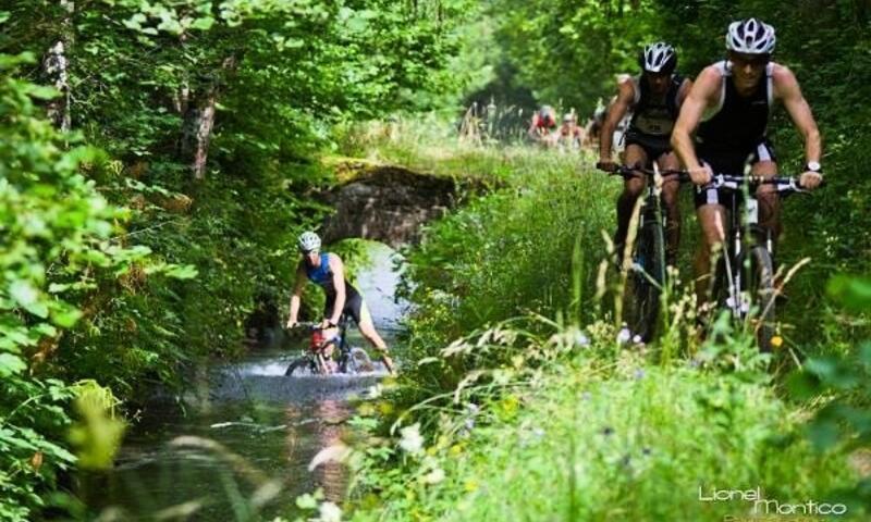 Wakacje w górach Camping Flower Ser Sirant - Saint-Théoffrey - Na zewnątrz latem