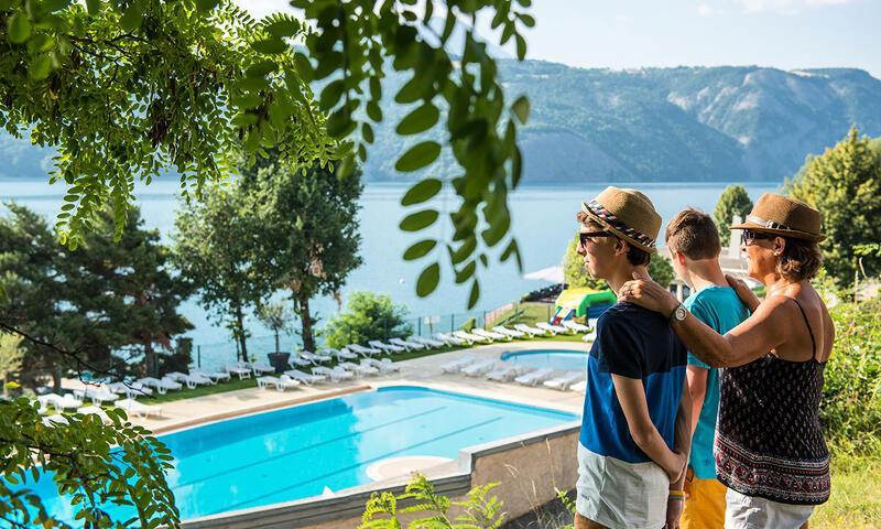 Vakantie in de bergen Camping l'Ecrin du Lac - Chorges - Buiten zomer