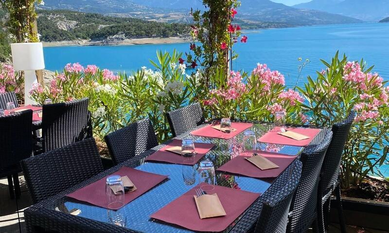 Vacances en montagne Camping l'Ecrin du Lac - Chorges - Extérieur été