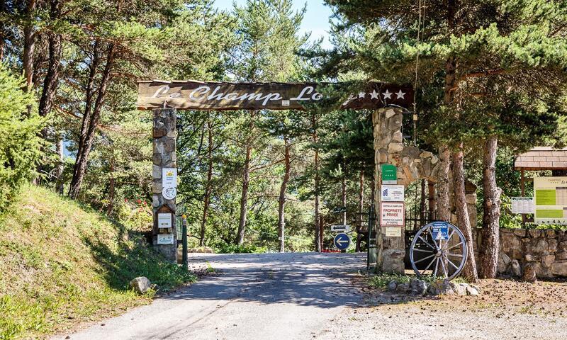 Wakacje w górach Camping Le Champ Long - La Salle-en-Beaumont - Na zewnątrz latem