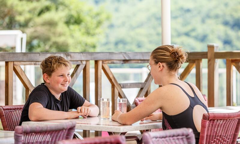 Wakacje w górach Camping Le Champ Long - La Salle-en-Beaumont - Na zewnątrz latem