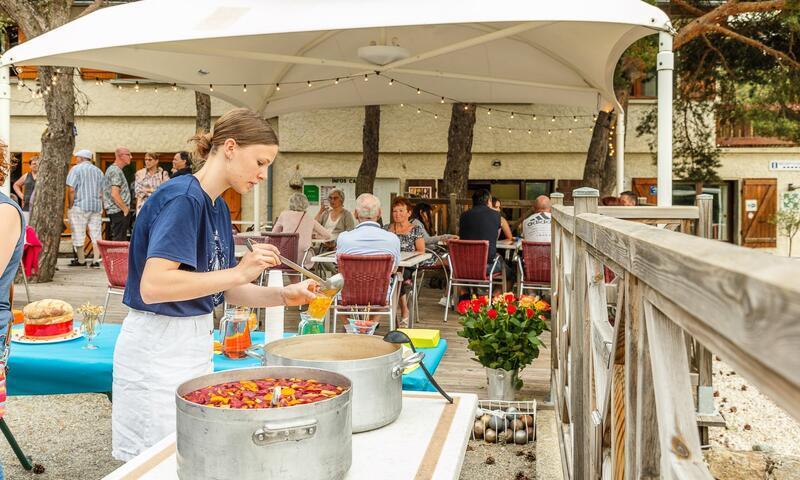 Wakacje w górach Camping Le Champ Long - La Salle-en-Beaumont - Na zewnątrz latem