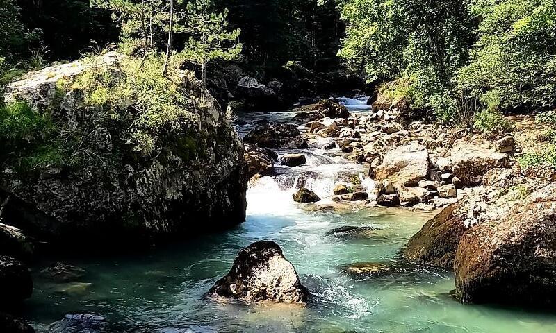 Wakacje w górach Camping Le Champ Long - La Salle-en-Beaumont - Na zewnątrz latem