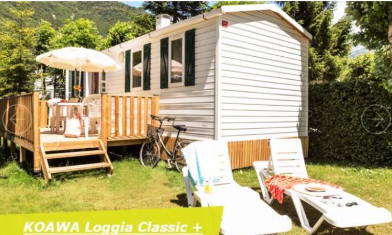 Wakacje w górach Mobil-home 3 pokojowy dla 4 osób (Confort 26m²) - Camping Le Château de Rochetaillée - Le Bourg-d'Oisans - Na zewnątrz latem