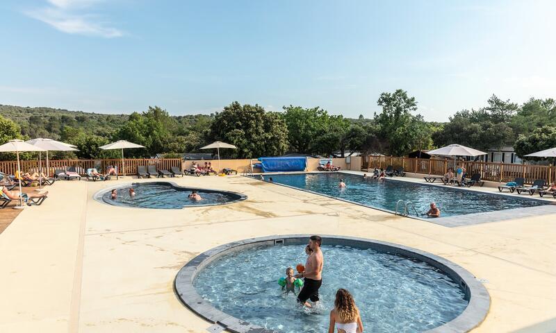 Holiday in mountain resort Camping Les Gorges de Provence - Montagnac-Montpezat - Summer outside