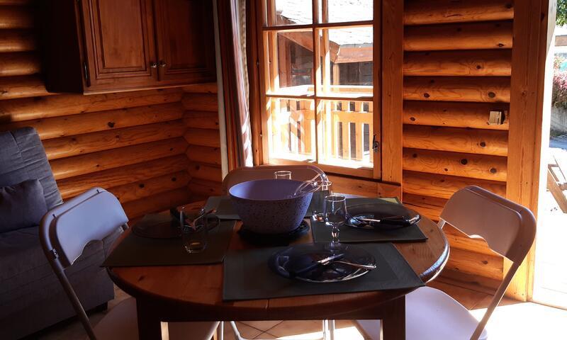 Urlaub in den Bergen 3 Zimmer Chalet für 4 Personen (31m²) - Camping Les Jardins d'Estavar - Estavar - Draußen im Sommer