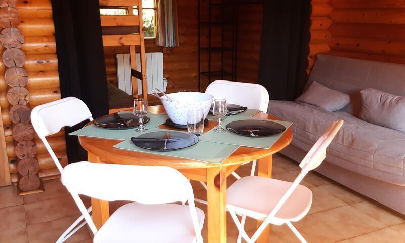 Urlaub in den Bergen 3 Zimmer Chalet für 4 Personen (31m²) - Camping Les Jardins d'Estavar - Estavar - Draußen im Sommer