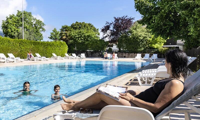 Vakantie in de bergen Camping Romanée La Ferme de la Serraz - Doussard - Buiten zomer