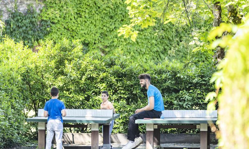 Urlaub in den Bergen Camping Romanée La Ferme de la Serraz - Doussard - Draußen im Sommer