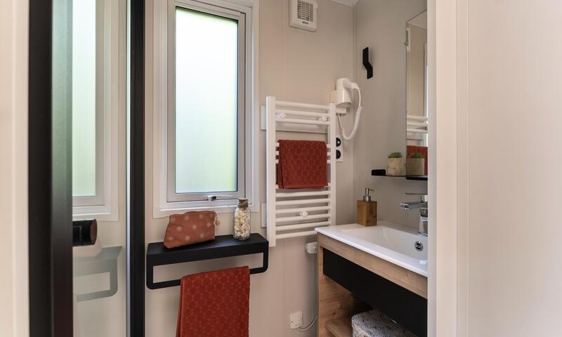 Vacances en montagne Mobil-Home 3 pièces 4 personnes (27m²) - Camping Romanée La Ferme de la Serraz - Doussard - Extérieur été