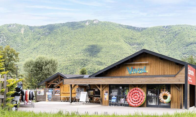 Vacances en montagne Camping Sandaya la Nublière - Doussard - Extérieur été