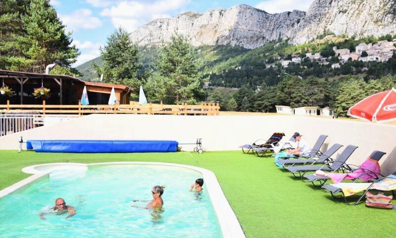 Holiday in mountain resort Camping Tikayan La Pinatelle - Saint-Auban - Summer outside