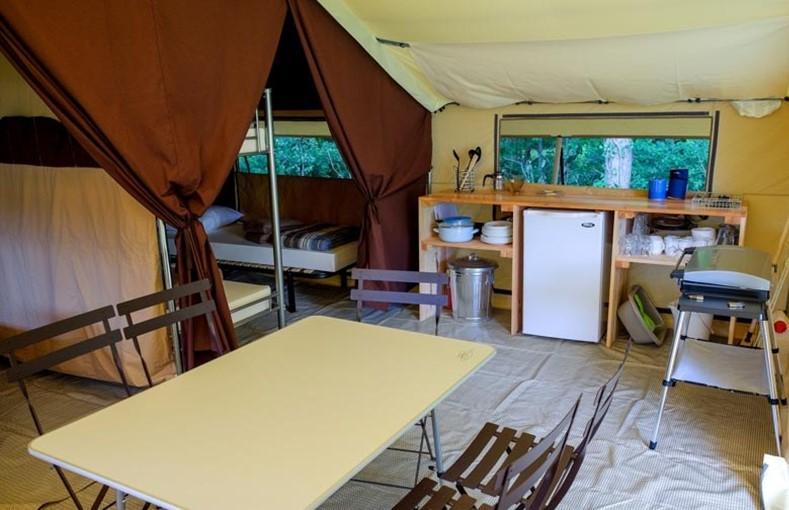 Holiday in mountain resort 3-room tent for 5 people (Classic 4) - Camping Vallouise - Vallouise - Living room