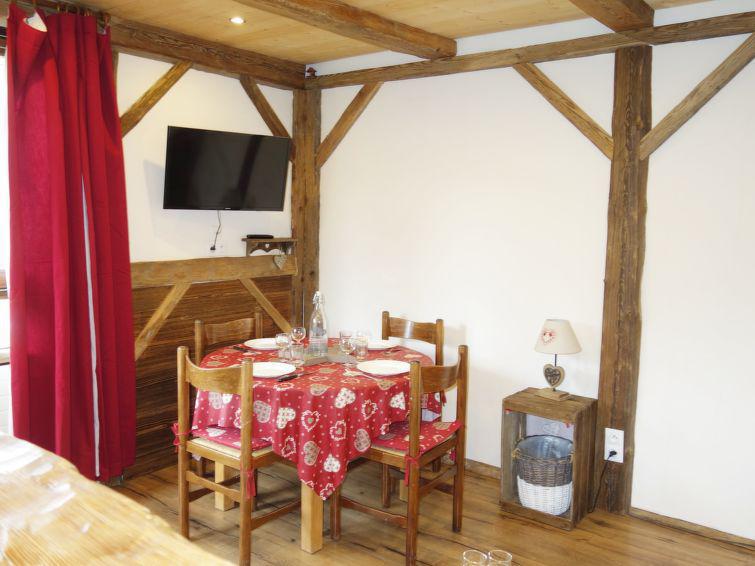 Holiday in mountain resort 1 room apartment 4 people (2) - Castel des Roches - Saint Gervais - Living room