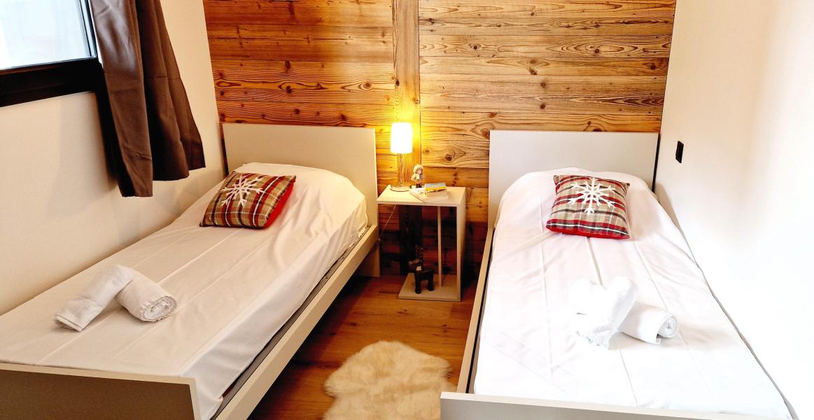 Holiday in mountain resort 7 room duplex chalet 12 people (POLARI) - Chalet 7 pièces - Montalbert - Bedroom