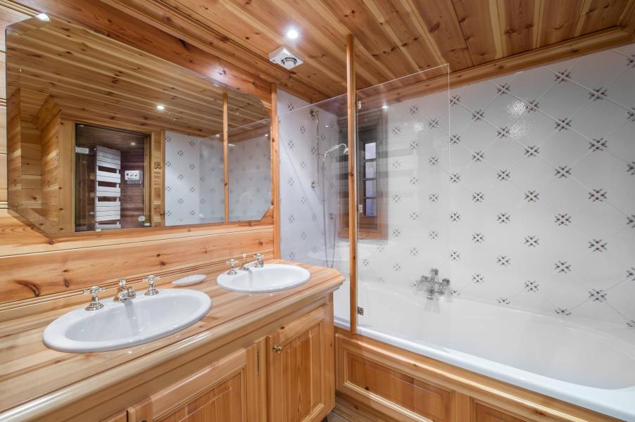 Holiday in mountain resort 7 room chalet 12 people - Chalet Agathe Blanche - Courchevel