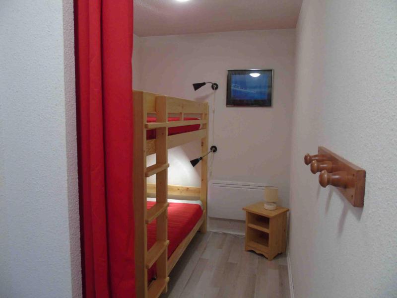 Holiday in mountain resort 2 room apartment 6 people (E2) - Chalet Arrondaz - Valfréjus - Bedroom