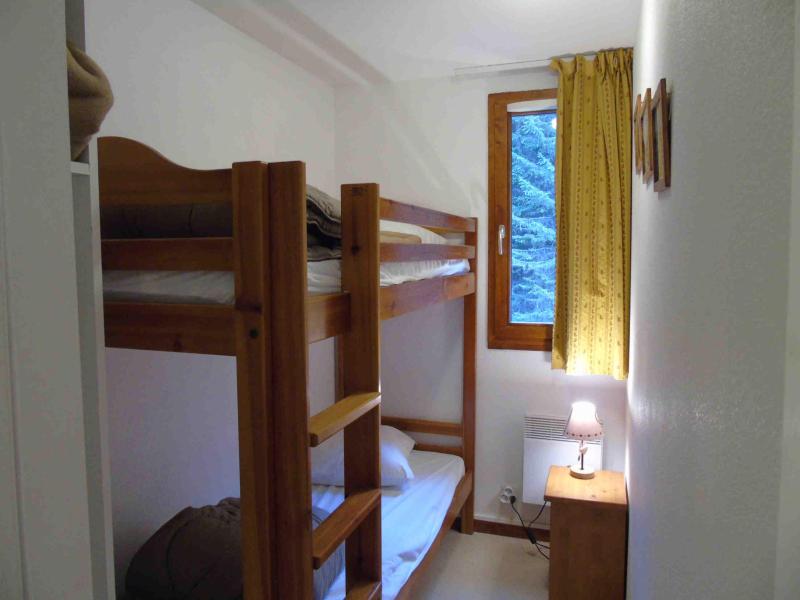 Holiday in mountain resort 3 room apartment cabin 6 people (J32) - Chalet Arrondaz - Valfréjus - Bunk beds