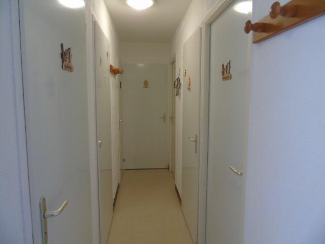 Holiday in mountain resort 4 room apartment cabin 8 people (J13) - Chalet Arrondaz - Valfréjus - Corridor