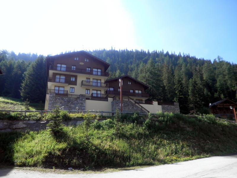 Wynajem na narty Chalet Arrondaz - Valfréjus - Na zewnątrz latem