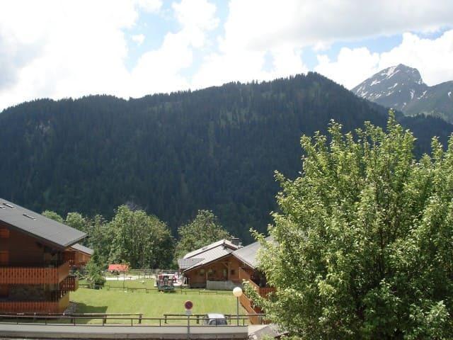 Vakantie in de bergen Chalet Bel Horizon - Châtel - Terras