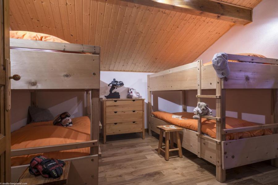 Holiday in mountain resort 4 room duplex chalet 13 people - Chalet Berger - La Tania - Bedroom