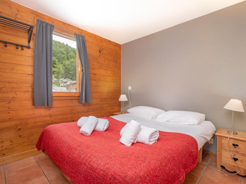 Holiday in mountain resort 8 room chalet 15 people - Chalet Bettaix Rose - Les Menuires - Bedroom