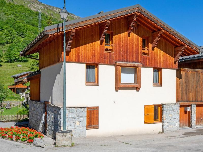 Rent in ski resort 8 room chalet 15 people - Chalet Bettaix Rose - Les Menuires - Summer outside