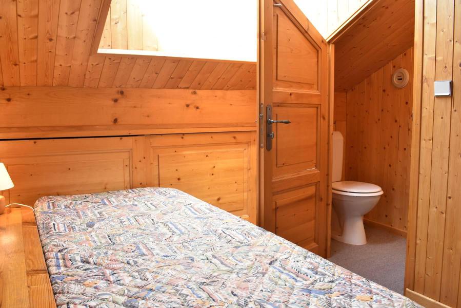 Holiday in mountain resort 3 room duplex chalet 6 people (MRB000-107) - Chalet Bonmartin - Méribel - Bedroom