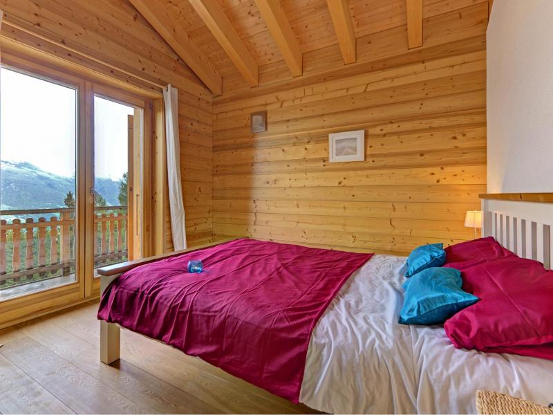 Holiday in mountain resort Chalet Bryher - Thyon - Bedroom under mansard