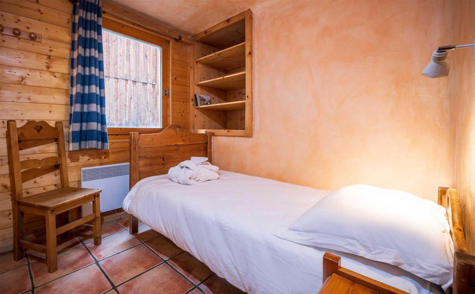 Holiday in mountain resort Chalet Castors - Méribel - Bedroom