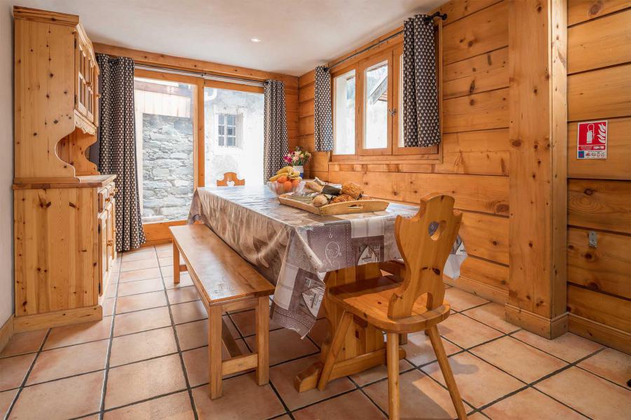 Holiday in mountain resort Chalet Castors - Méribel - Dining area