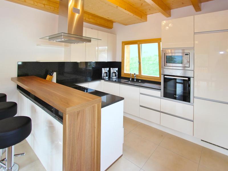 Holiday in mountain resort Chalet Chaud - La Tzoumaz - Kitchen