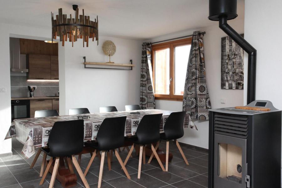 Holiday in mountain resort 3 room duplex chalet 8 people - Chalet Chez Tom - La Toussuire - Living room