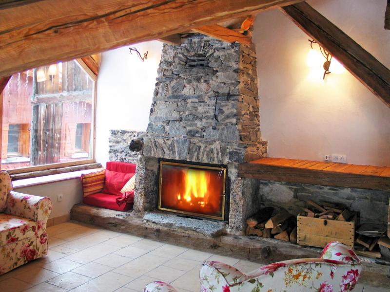 Holiday in mountain resort Chalet Coeur du Paradis - Peisey-Vallandry - Fireplace