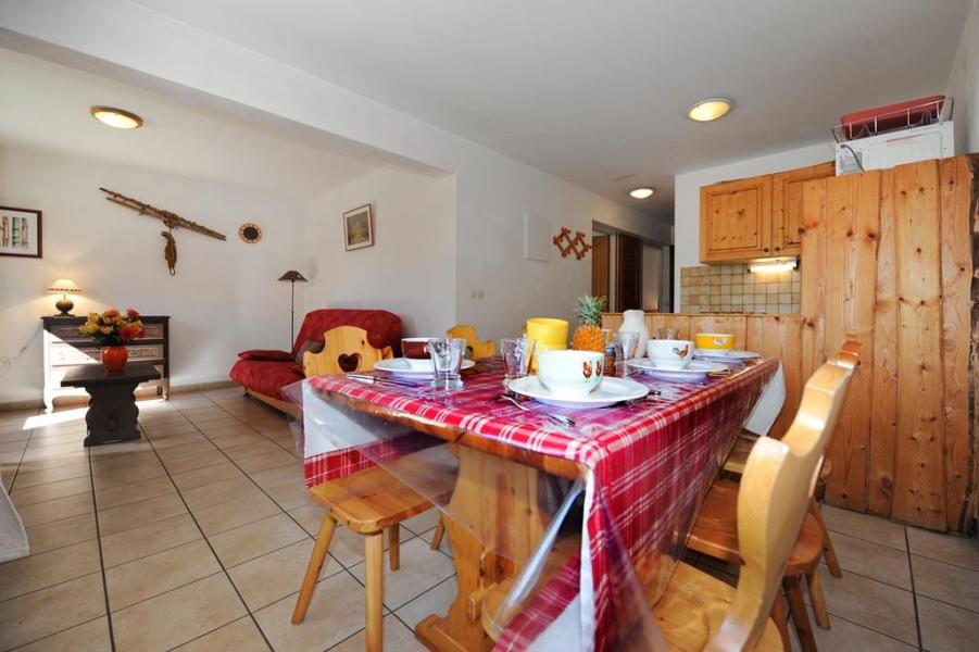 Holiday in mountain resort 3 room apartment 6 people - Chalet Cristal - Les Menuires - Dining area