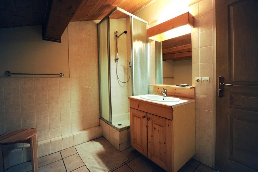 Holiday in mountain resort 4 room duplex apartment 10 people - Chalet Cristal - Les Menuires - Shower